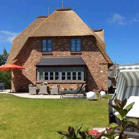 Hüs Freesenborg * Oldsum